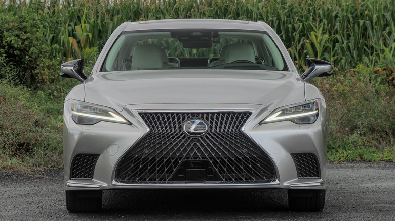 2024 Lexus LS 500h AWD front end