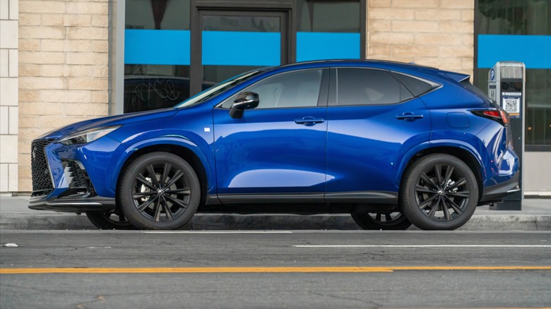 Side View 2024 Lexus NX 450h+