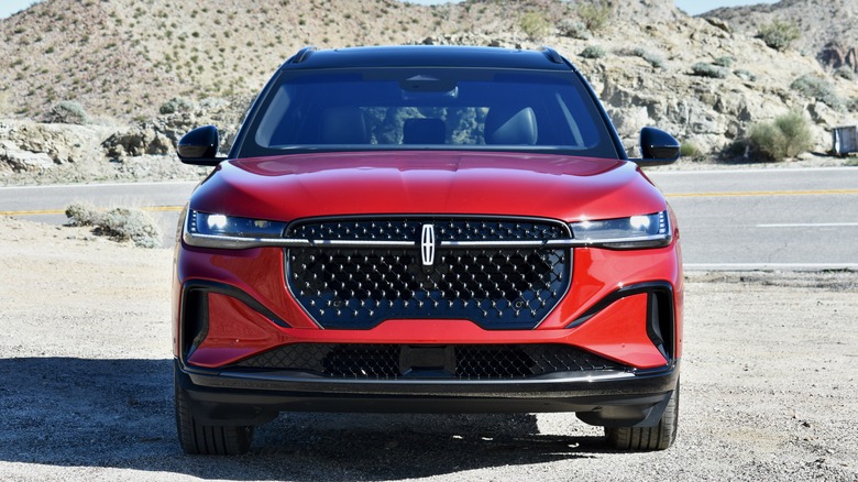 2024 Lincoln Nautilus front view.