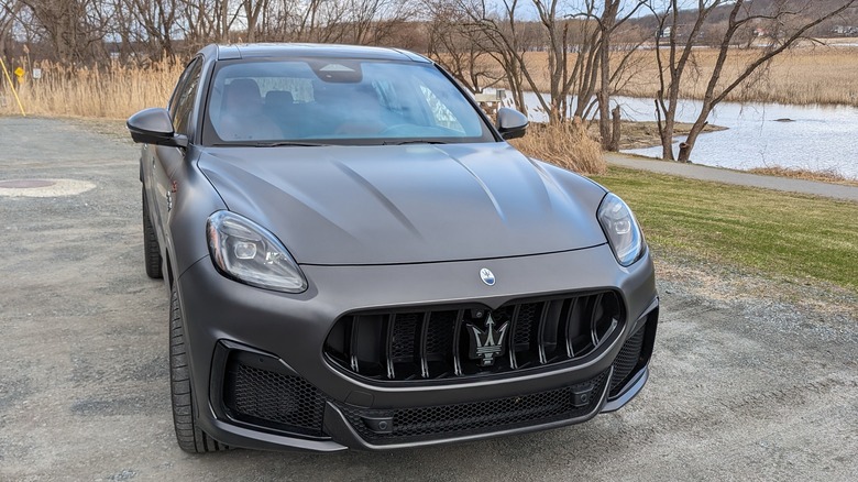 The front of the Maserati Grecale Trofeo