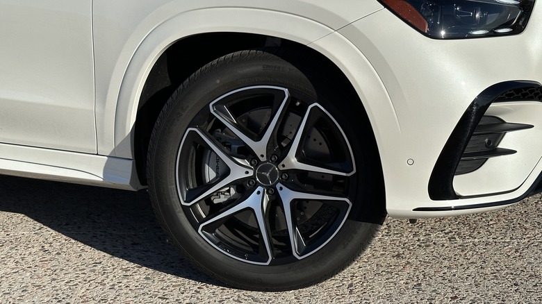 2024 Mercedes-AMG GLE 53 in white, 21-inch wheel