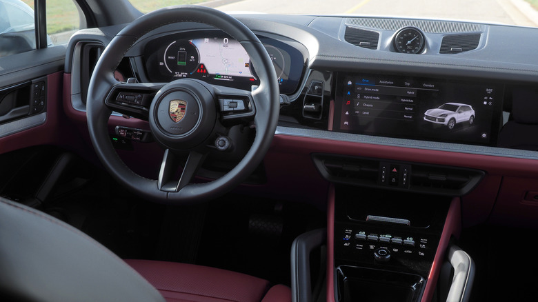 2024 Porsche Cayenne E-Hybrid dashboard