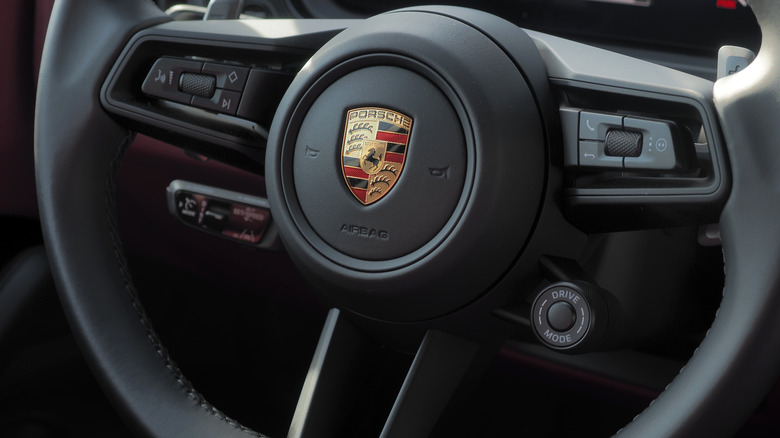 2024 Porsche Cayenne E-Hybrid steering wheel