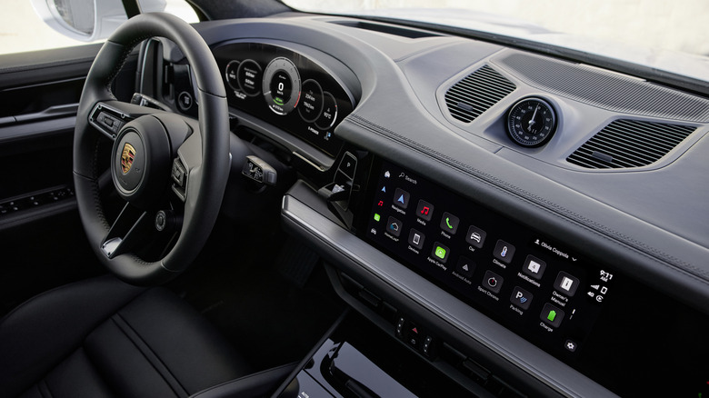 2024 Porsche Cayenne Turbo E-Hybrid dashboard