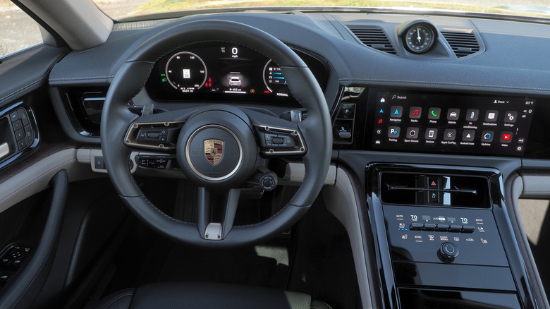 2024 Porsche Panamera dashboard