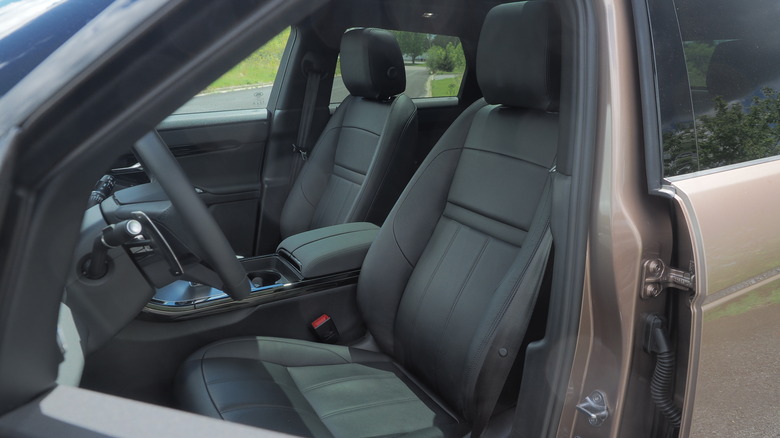 2024 Range Rover Evoque front seats