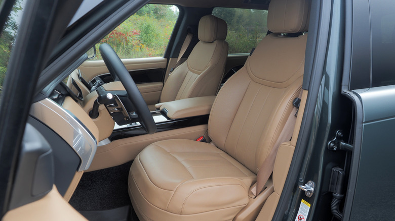 2024 Range Rover front seats