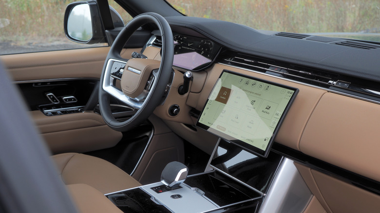 2024 Range Rover front cabin