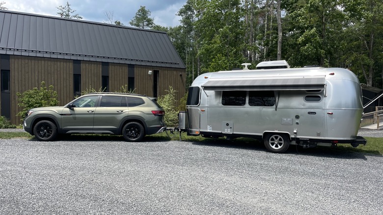 2024 VW Atlas Peak Edition with Airstream trailer