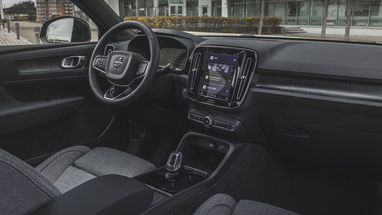2024 Volvo XC40 interior