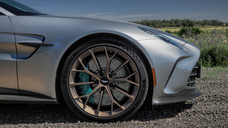 2025 Vantage front wheel