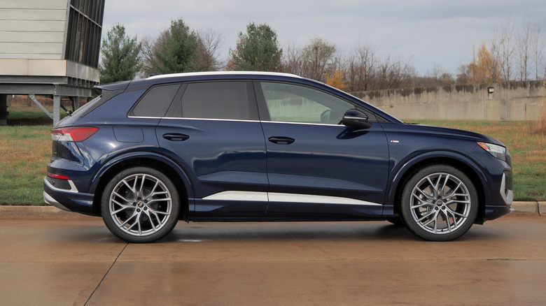 2025 Audi Q4 e-tron profile view