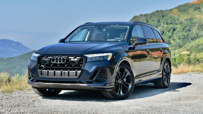 2025 Audi Q7 front quarter view.