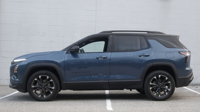 Side profile view of 2025 Chevy Equinox