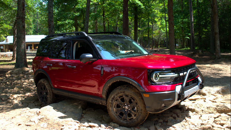 2025 Ford Bronco Sport Badlands Sasquatch climbing over rocks