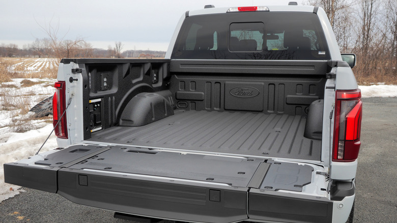 2025 Ford F-150 bed