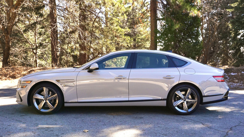 2025 Genesis G80 side profile