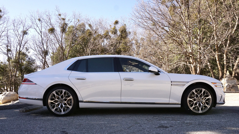 2025 Genesis G90 E-Supercharger side profile