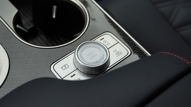 2025 Genesis GV80 Coupe drive mode selector dial detail