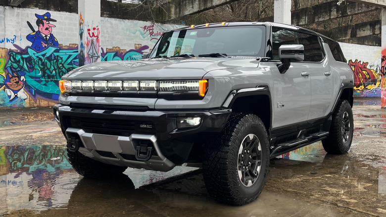 Front 3/4 view of Hummer EV