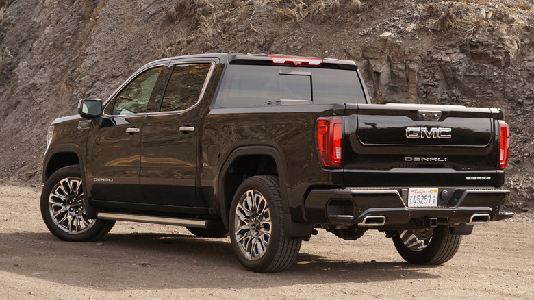 2025 GMC Sierra 1500 Denali Ultimate rear 3/4