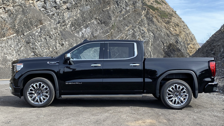 2025 GMC Sierra 1500 Denali Ultimate side profile