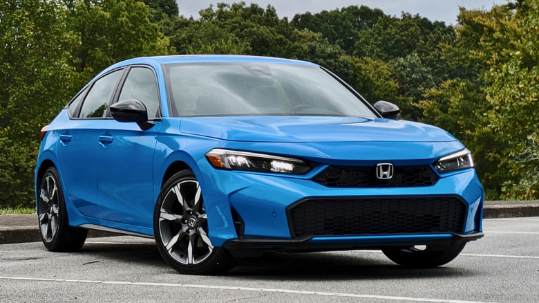 2025 Honda Civic Hatchback Hybrid front quarter view.