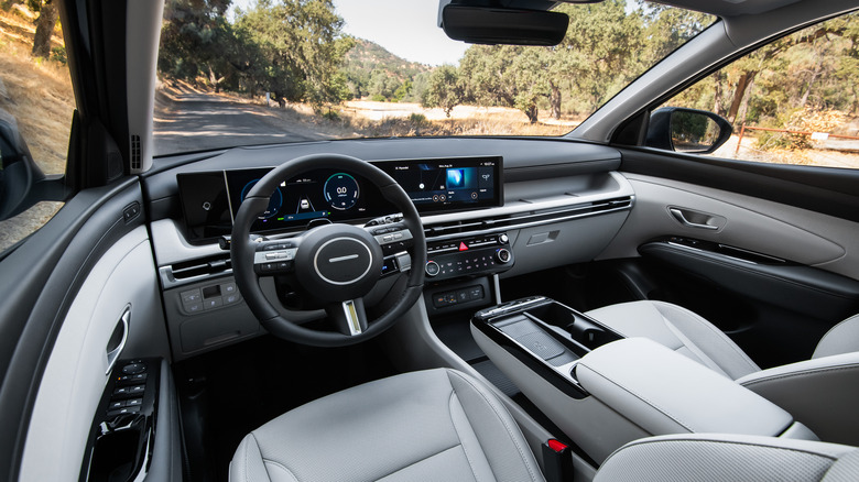 Hyundai Tucson interior dashboard