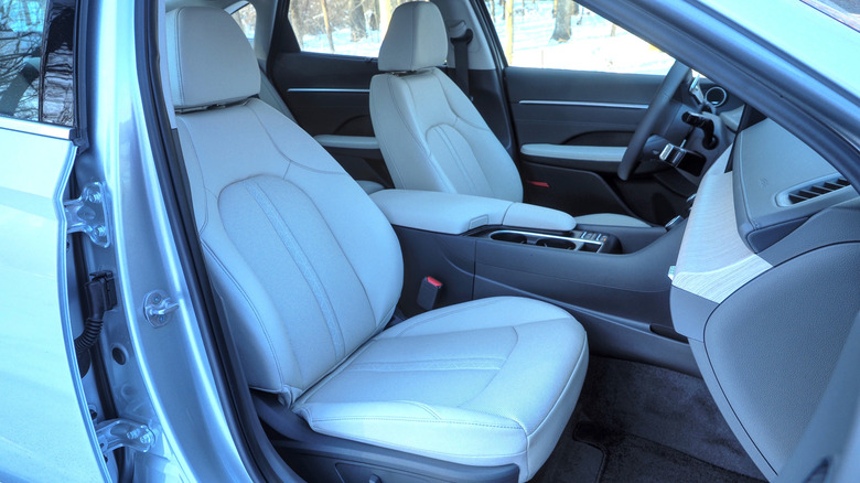 2025 Hyundai Sonata Hybrid front seats