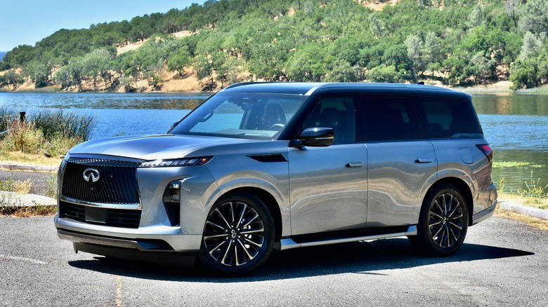 2025 Infiniti QX80 front three quarter view.