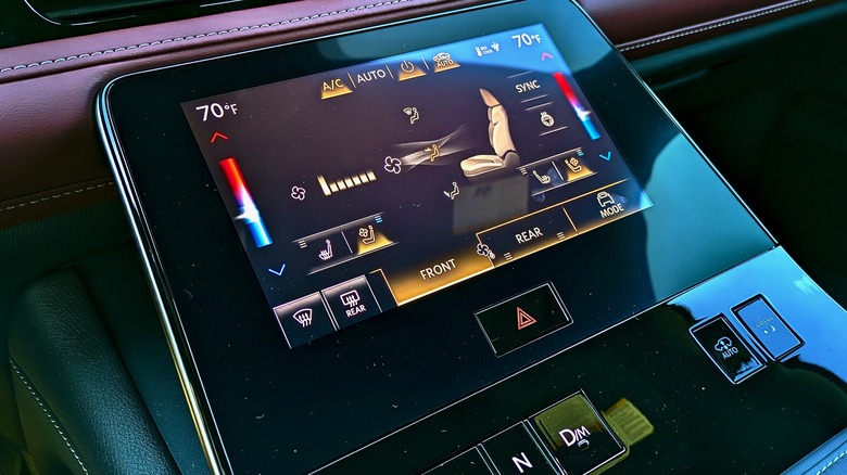 2025 Infiniti QX80 control screen.