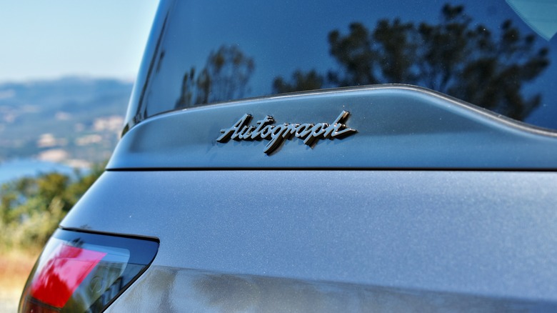 2025 Infiniti QX80 Autograph badge.