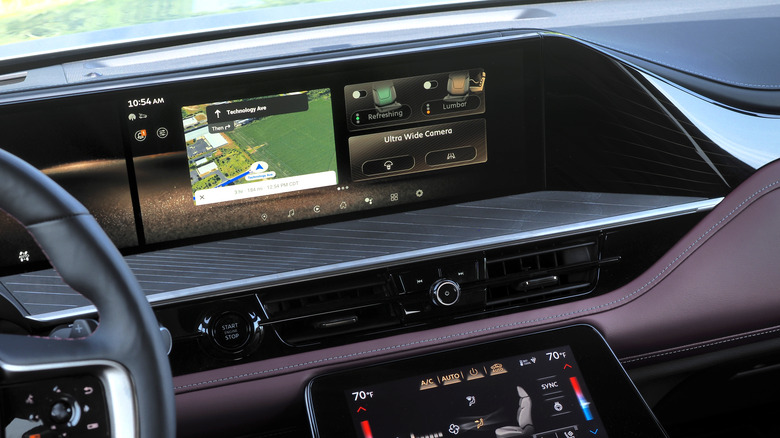 2025 Infiniti QX80 Autobiography display