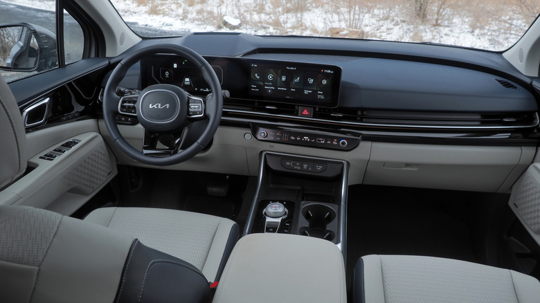 2025 Kia Carnival HEV dashboard