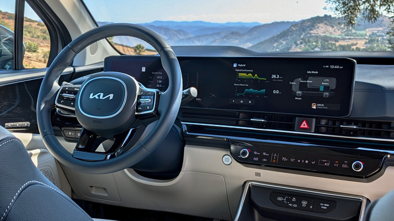 2025 Kia Carnival dashboard.