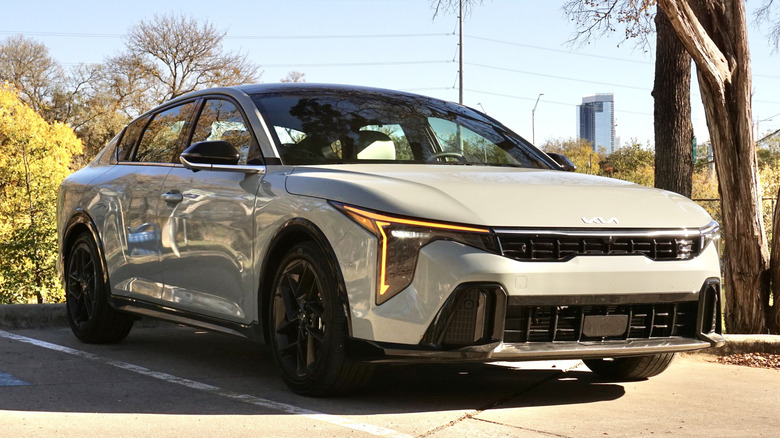 2025 Kia K4 GT-Line Turbo parked