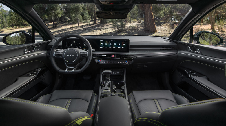 2025 Kia K5 interior