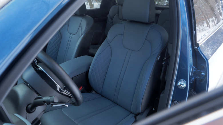 2025 Kia Sorento Hybrid front seats