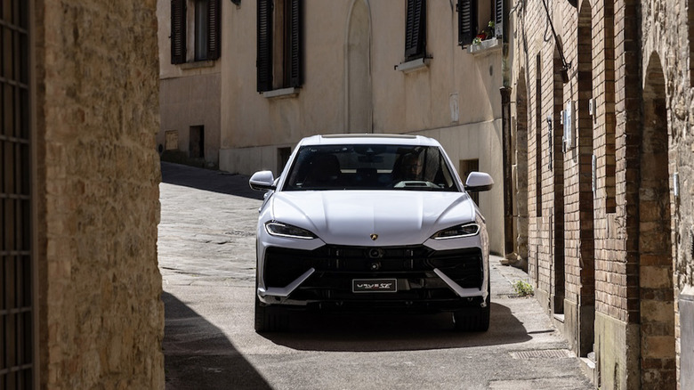 2025 Lamborghini Urus SE front end on a small Italian street