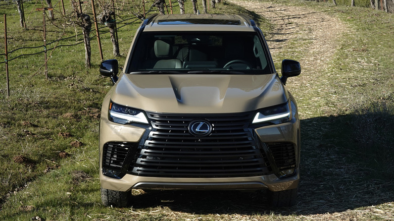 2025 Lexus LX 700h Overtrail grille-on