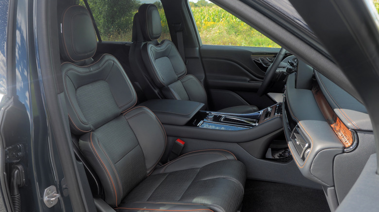 2025 Lincoln Aviator front seats