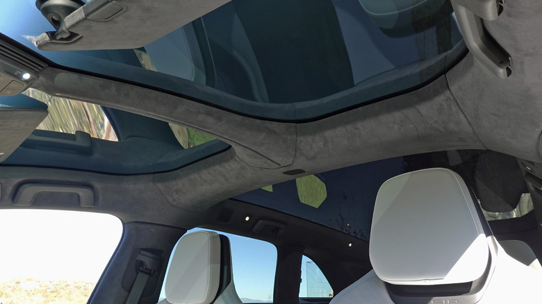 2025 Lucid Gravity glass roof detail