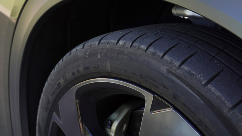 2025 Lucid Gravity front wheel and tire detail