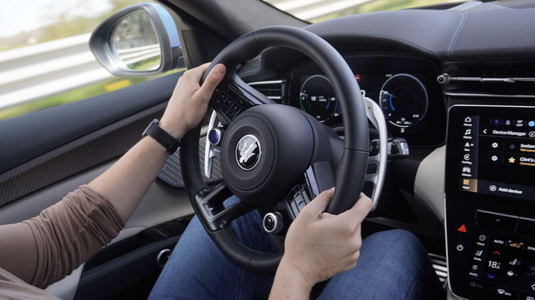 Maserati Grecale Folgore steering wheel driving