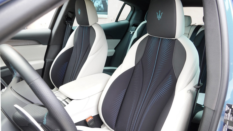 Maserati Grecale Folgore front seats with Econyl and blue stitching