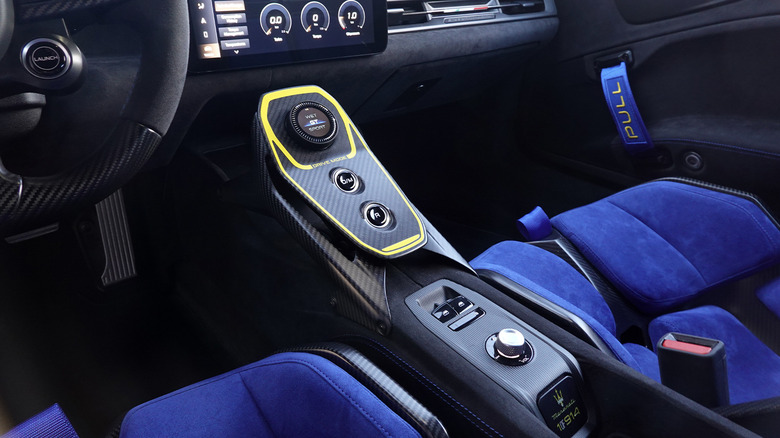 2025 Maserati GT2 Stradale center console detail