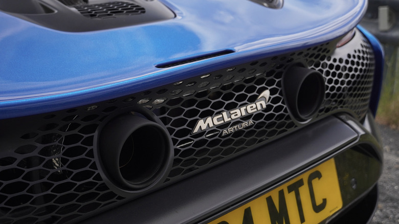 2025 McLaren Artura Spider exhaust tips and logo