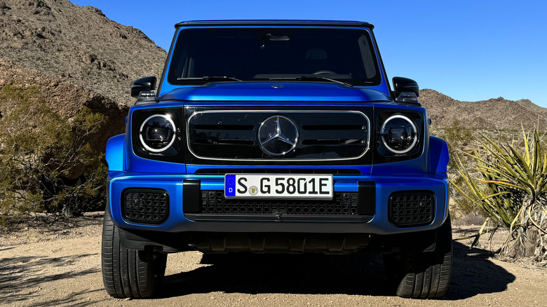 Mercedes-Benz G 580 front end grille