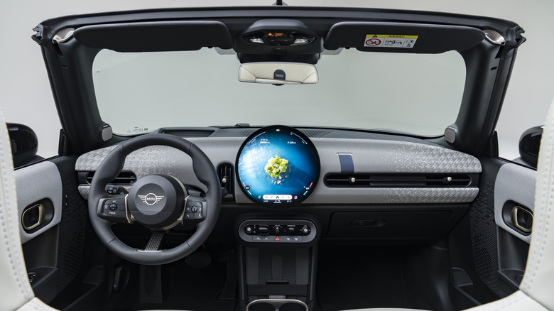 2025 MINI convertible infotainment system and interior