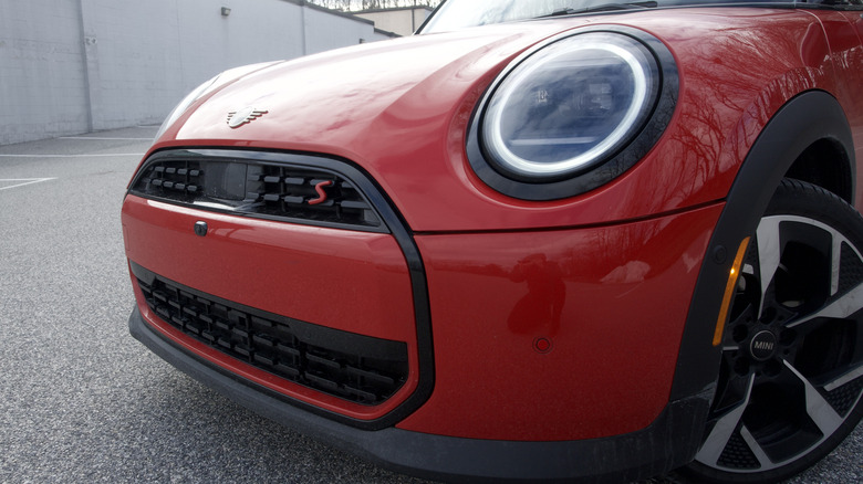 2025 MINI Cooper S grille